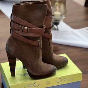 Frye Womens Harlow Multi Strap Boots Size 7.5 Color is Dark Brown Suede